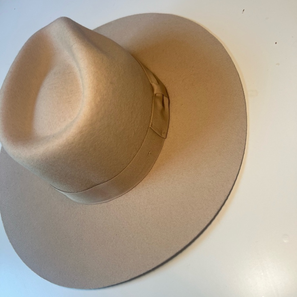 Urban Outfitters Flat Brim Cream Hat - Picture 2 of 6